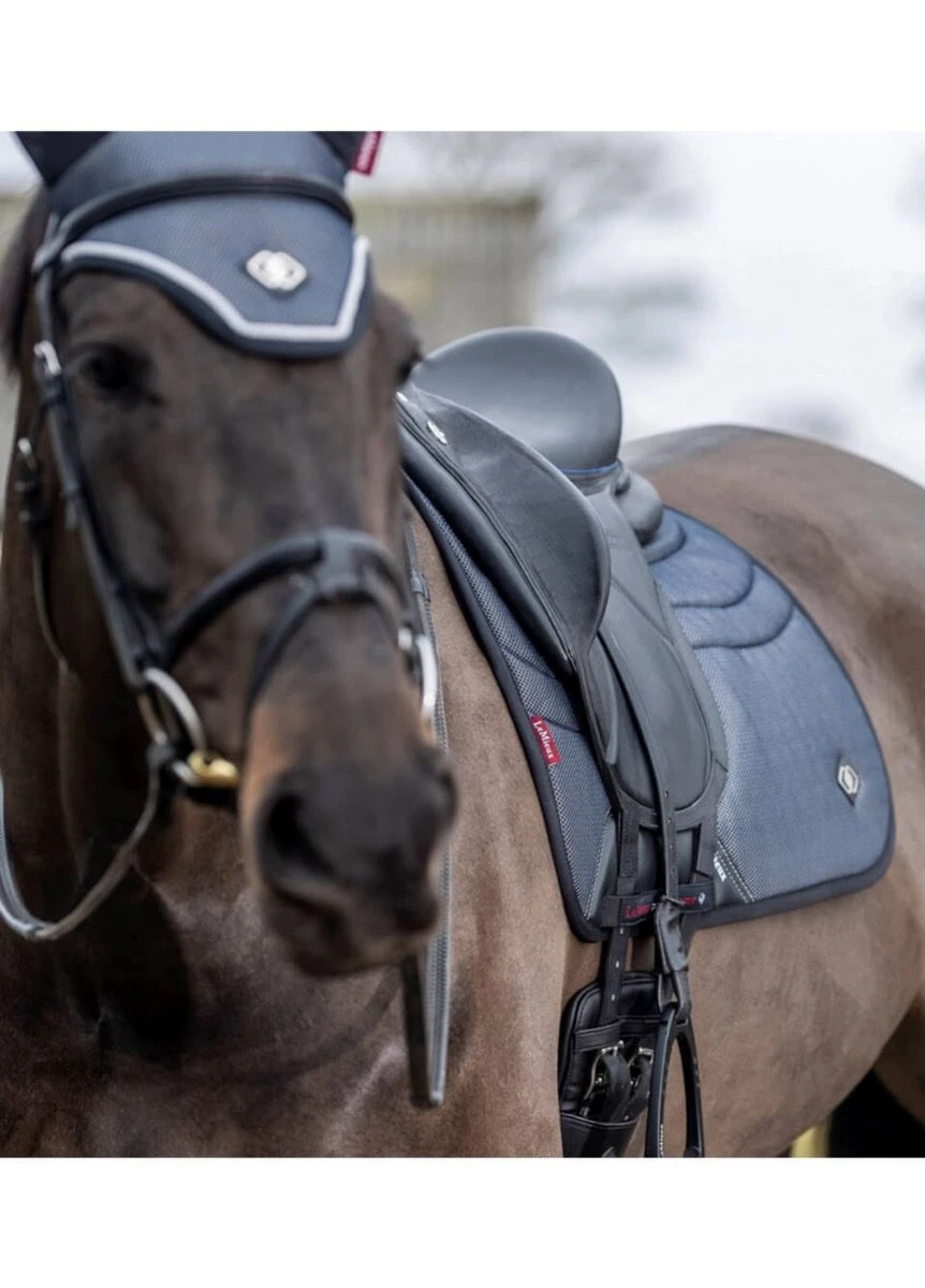 LeMieux Ultra Mesh Dressage Square - Black 2 LeMieux Ultra Mesh Dressage Square - Black - Image 2